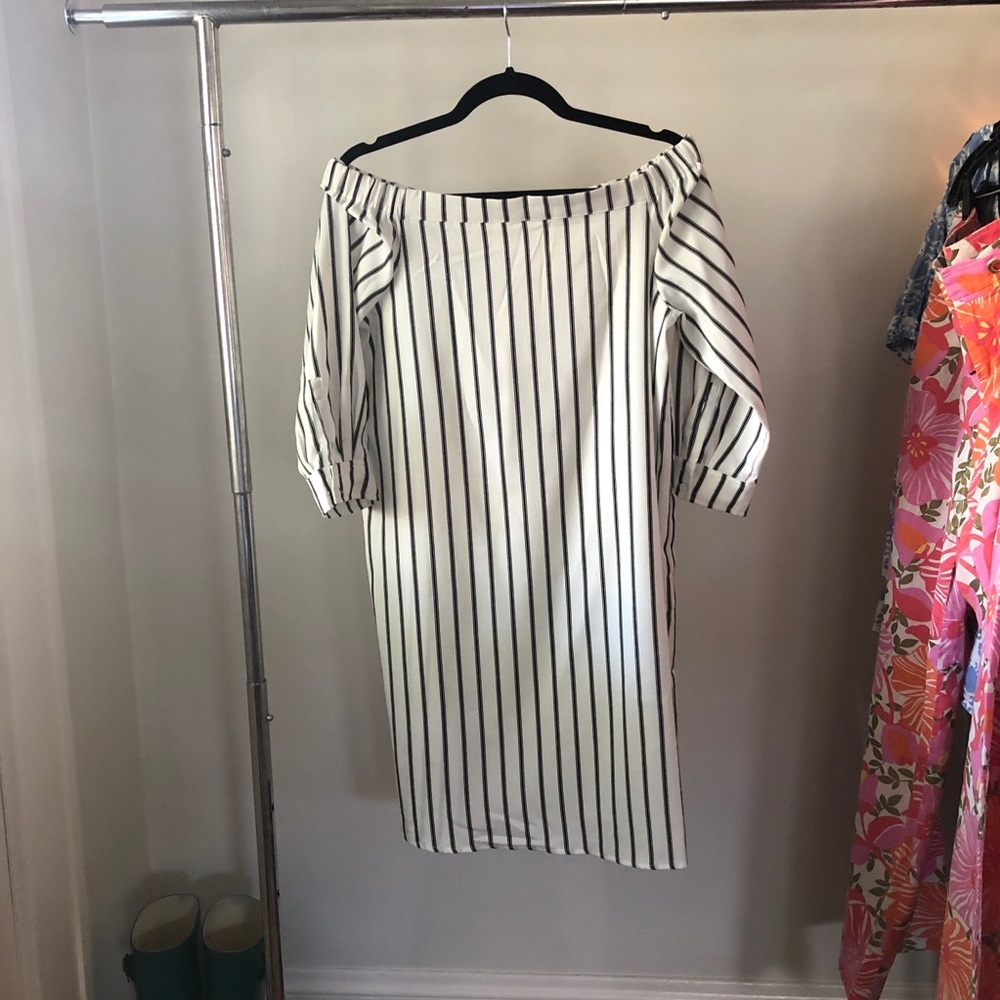 💥3 for $20 💥 Off shoulder dress by DO+BE